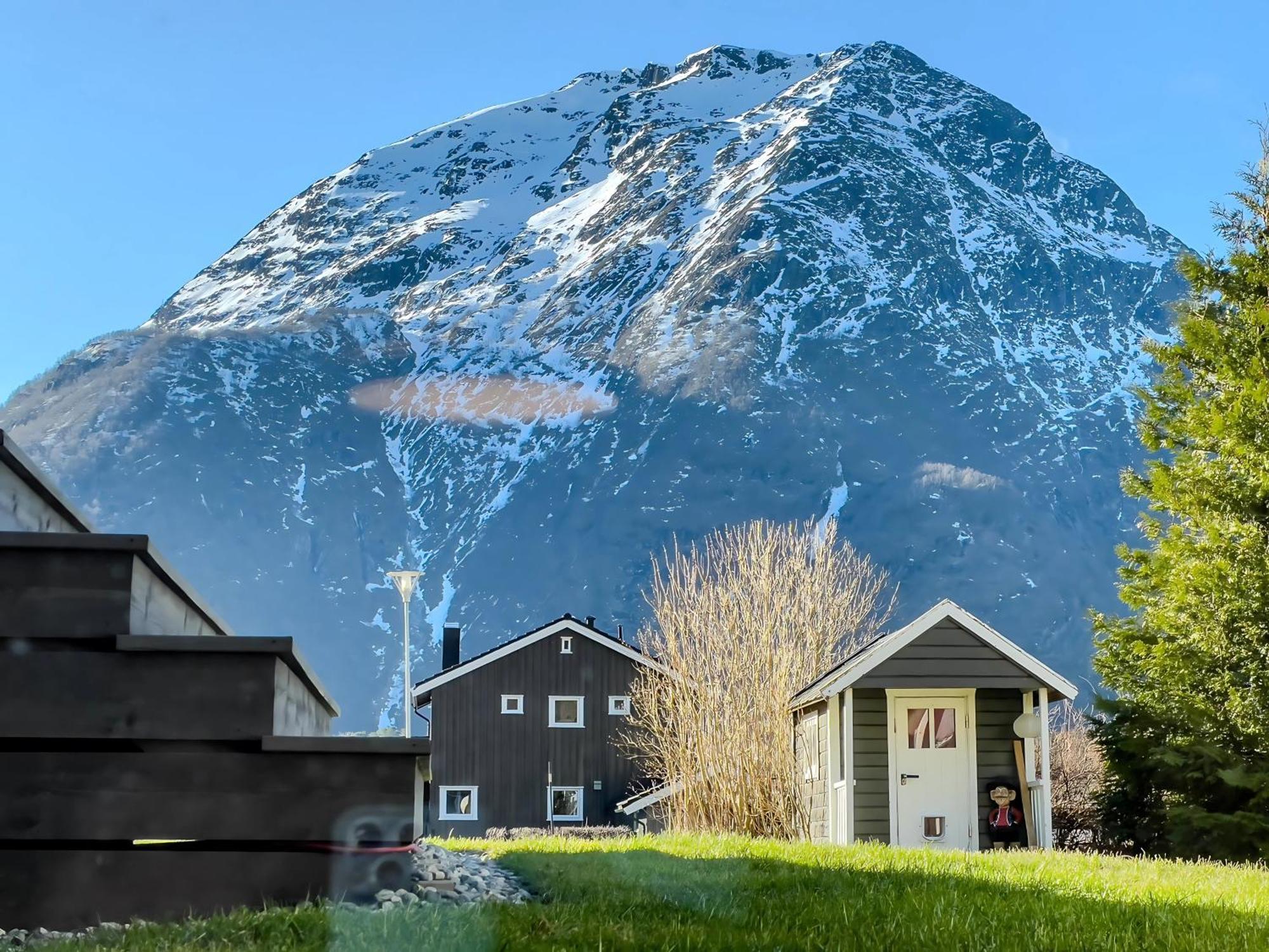 Andalsnes Underground Flat Apartment Exterior foto